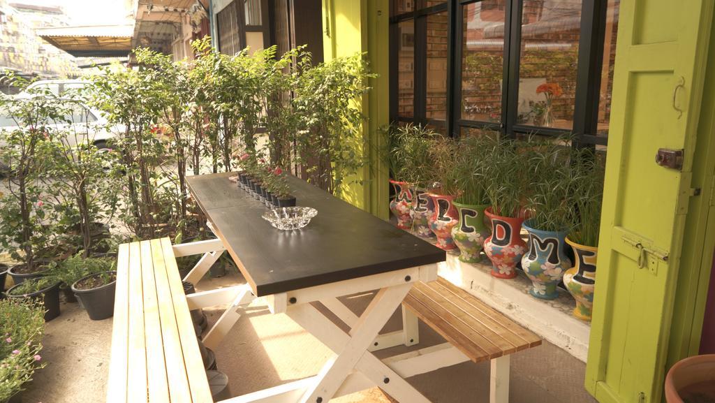Tiger Lily Hostel 방콕 외부 사진