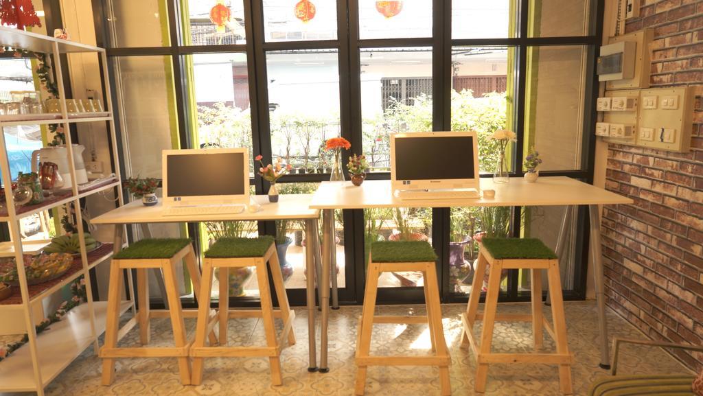 Tiger Lily Hostel 방콕 외부 사진
