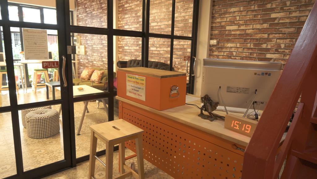 Tiger Lily Hostel 방콕 외부 사진