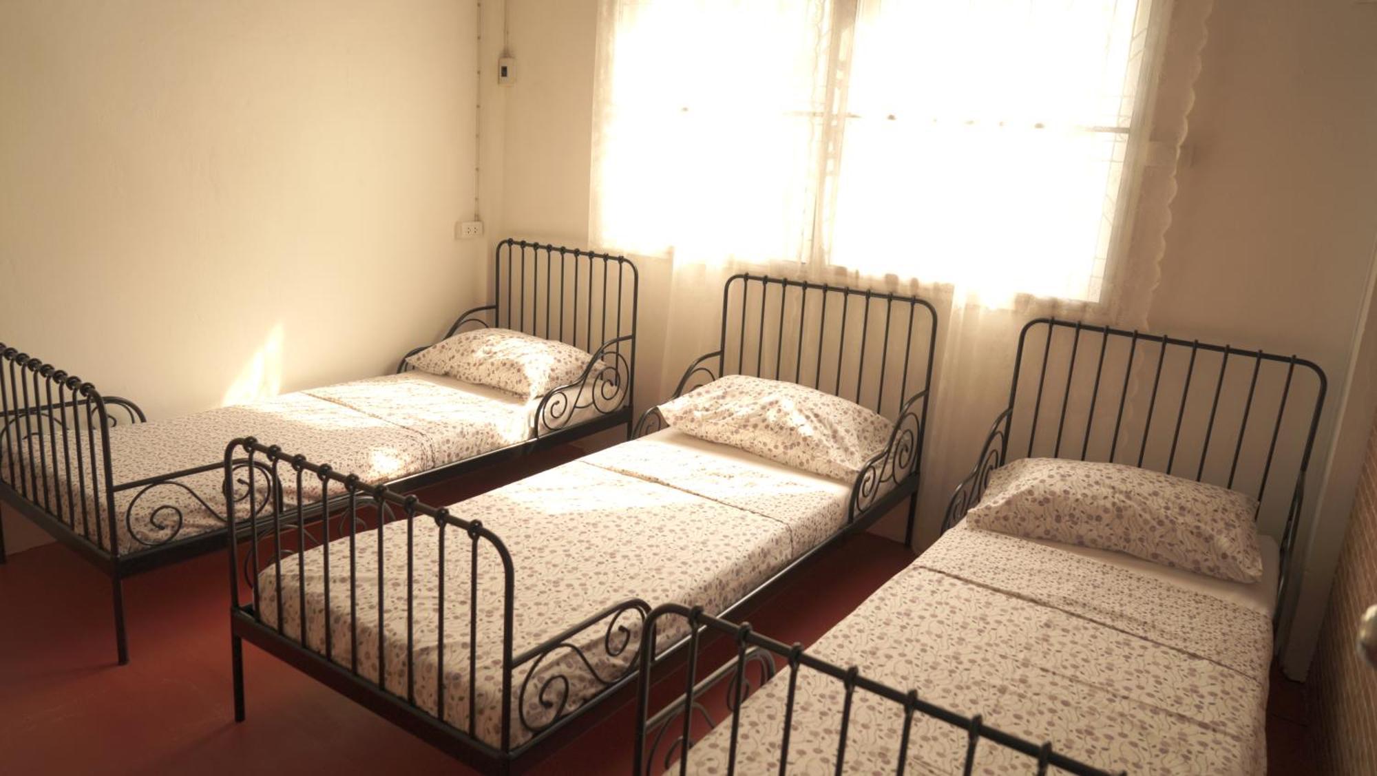 Tiger Lily Hostel 방콕 외부 사진