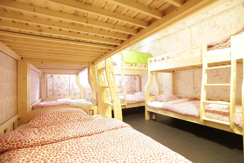 Tiger Lily Hostel 방콕 외부 사진