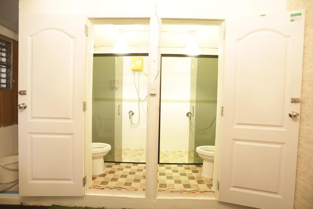 Tiger Lily Hostel 방콕 외부 사진